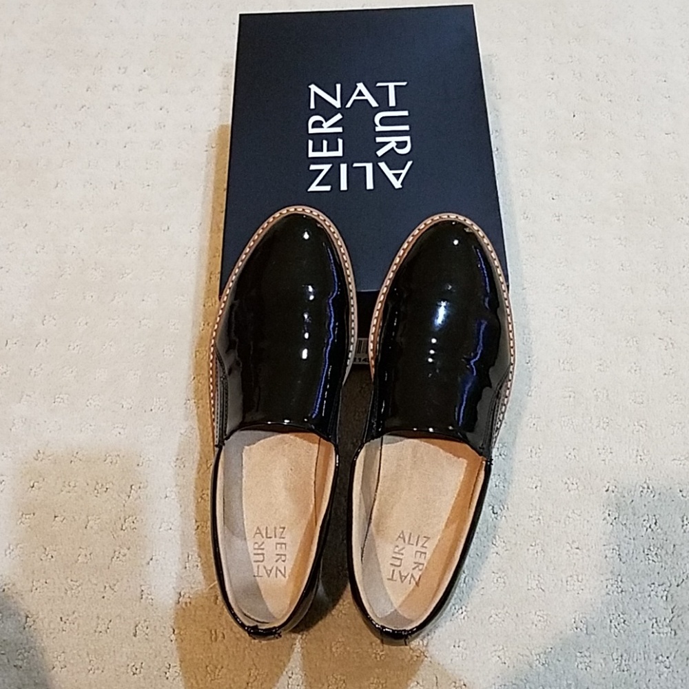 Naturalizer patent leather walking shoes